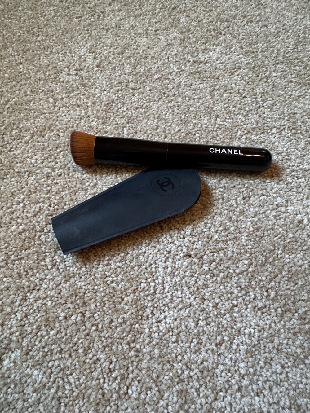 CHANEL Angled Foundation Brush with Black Sheath